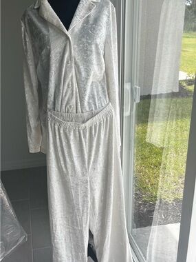 Ivory Velvet Button-Front Lounge Set